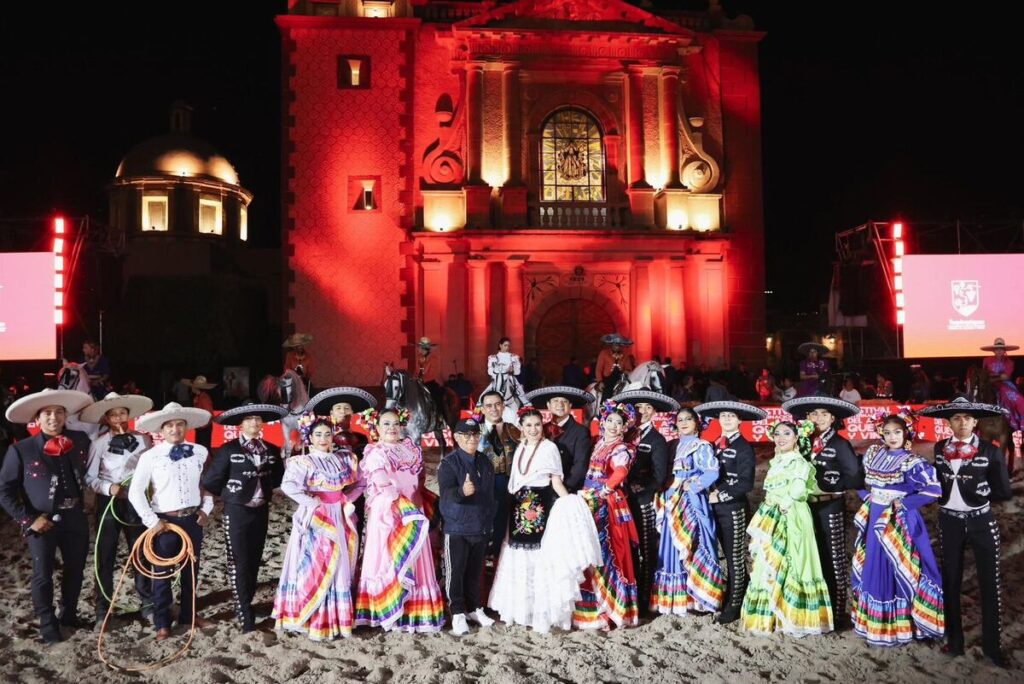 “Mexicanísimo” llena de tradición y orgullo nacional el Festival del Arte, Queso y el Vino en Tequisquiapan