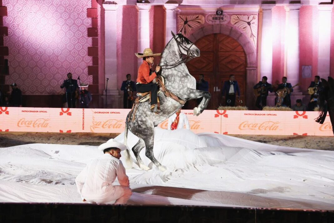 “Mexicanísimo” llena de tradición y orgullo nacional el Festival del Arte, Queso y el Vino en Tequisquiapan