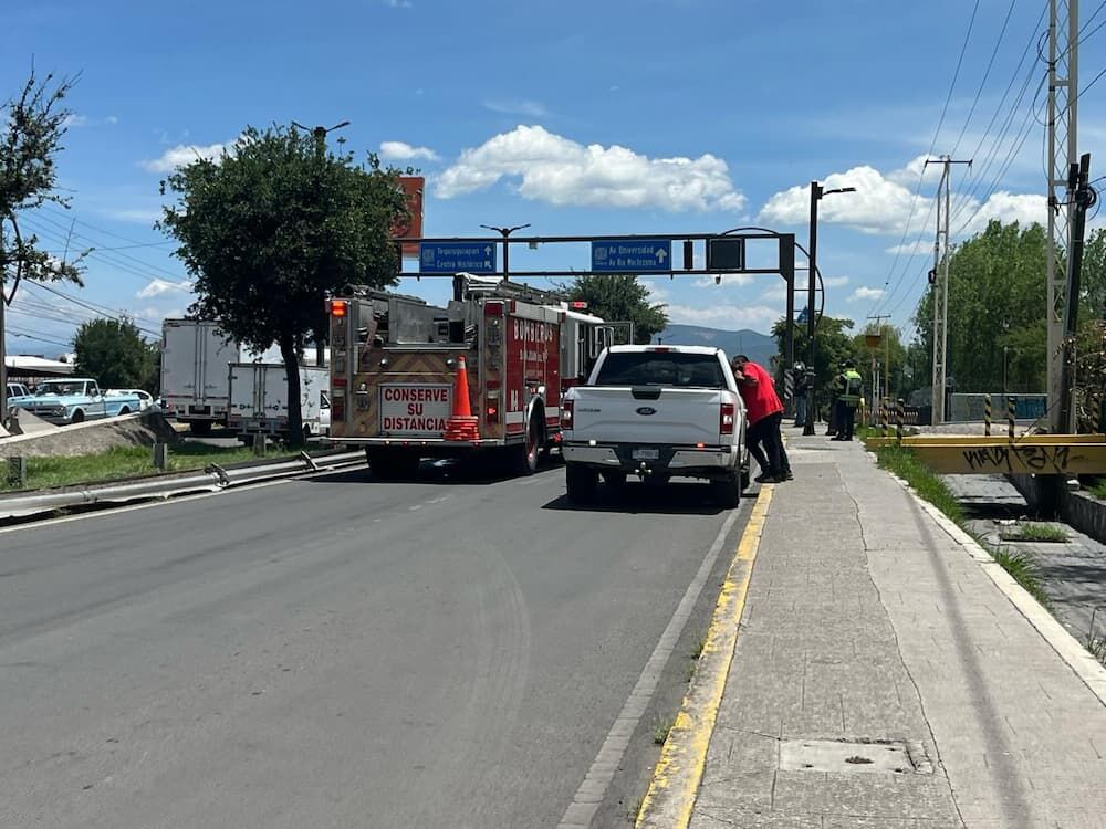 Atienden quema en alcantarillado pluvial cerca del IMSS; no hubo lesionados