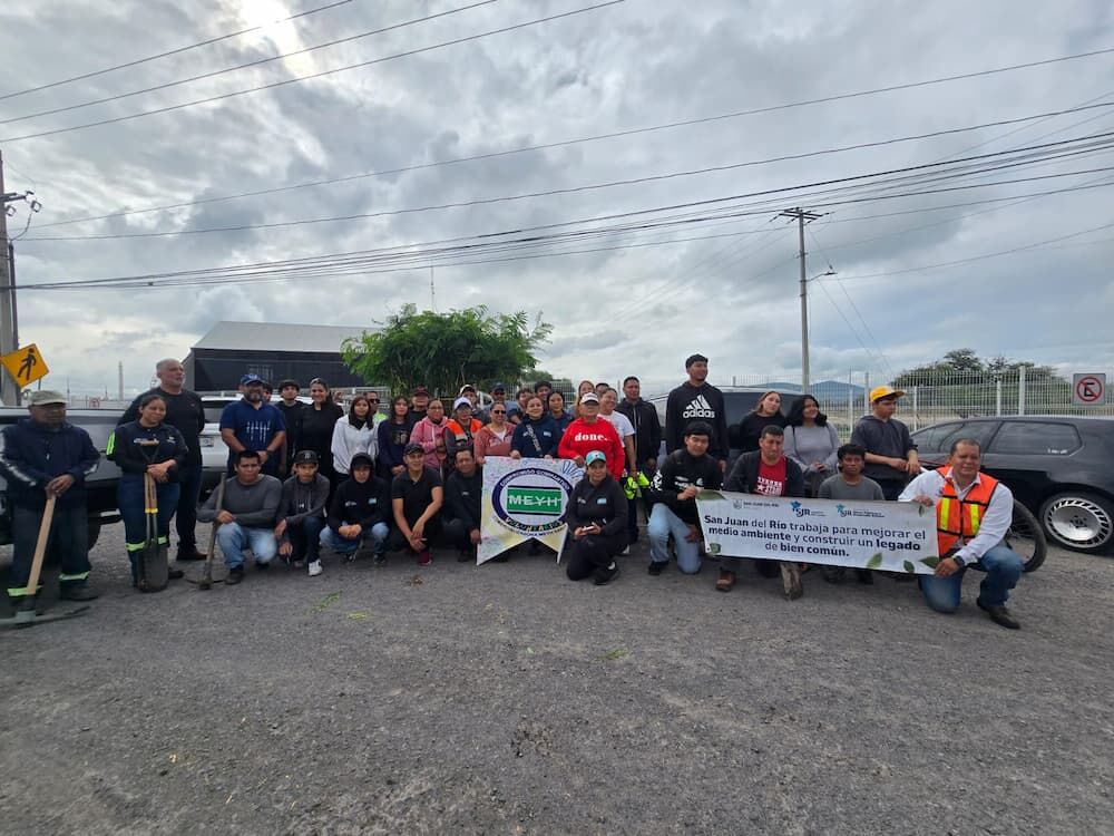 Ciudadanía, empresas y gobierno municipal reforestan camellón frente al Centro Expositor Ciudadanía, empresas y gobierno municipal reforestan camellón frente al Centro Expositor