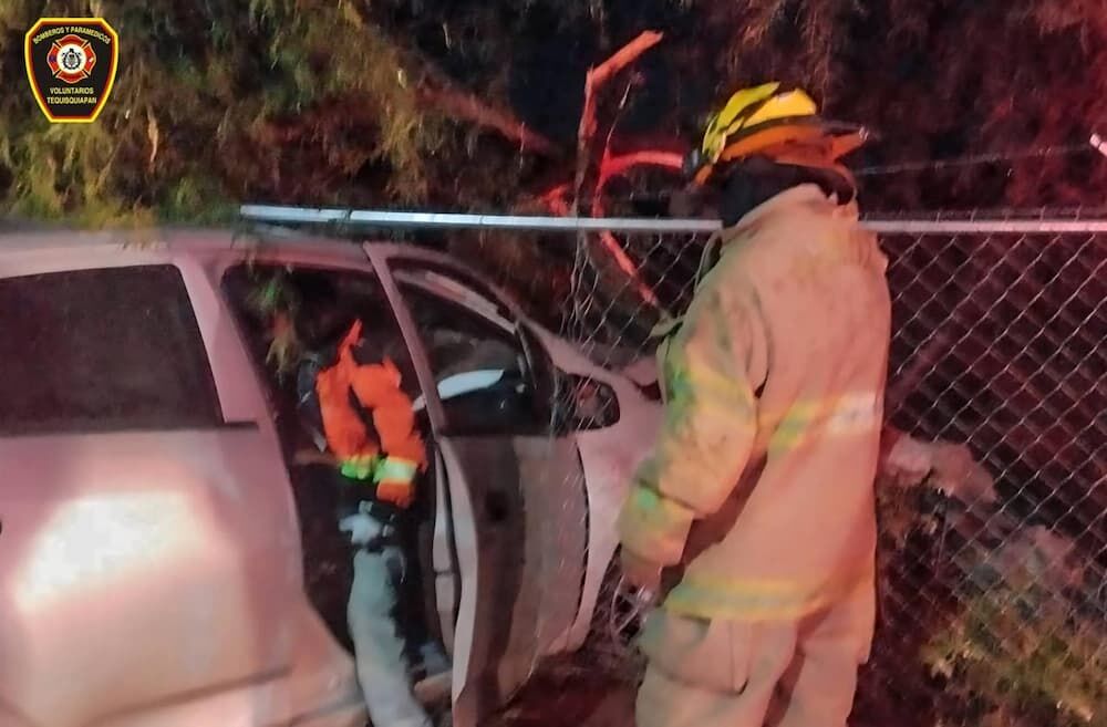 Conductor choca contra un árbol en Tequisquiapan; fue trasladado al hospital 1 Conductor choca contra un árbol en Tequisquiapan; fue trasladado al hospital