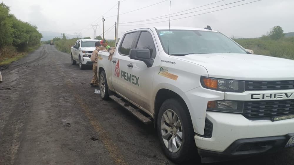 Fuga de gas por toma clandestina provoca cierre de carretera hacia Dolores Ajuchitlancito y Escolásticas en Pedro Escobedo Fuga de gas por toma clandestina provoca cierre de carretera hacia Dolores Ajuchitlancito y Escolásticas en Pedro Escobedo