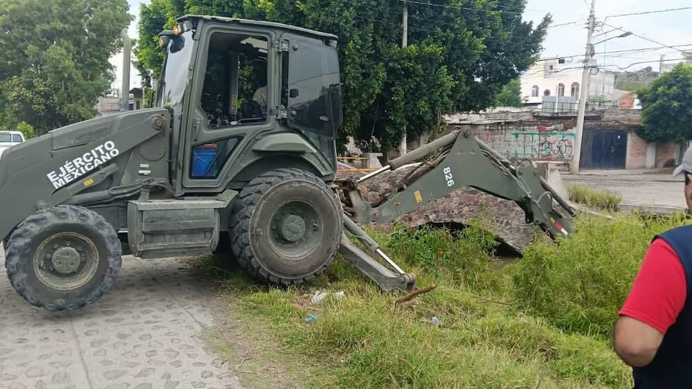 Realizan labores de limpieza preventiva en canal del Barrio de la Cruz ante temporada de lluvias Realizan labores de limpieza preventiva en canal del Barrio de la Cruz ante temporada de lluvias