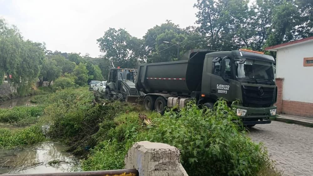 Realizan labores de limpieza preventiva en canal del Barrio de la Cruz ante temporada de lluvias 1 Realizan labores de limpieza preventiva en canal del Barrio de la Cruz ante temporada de lluvias