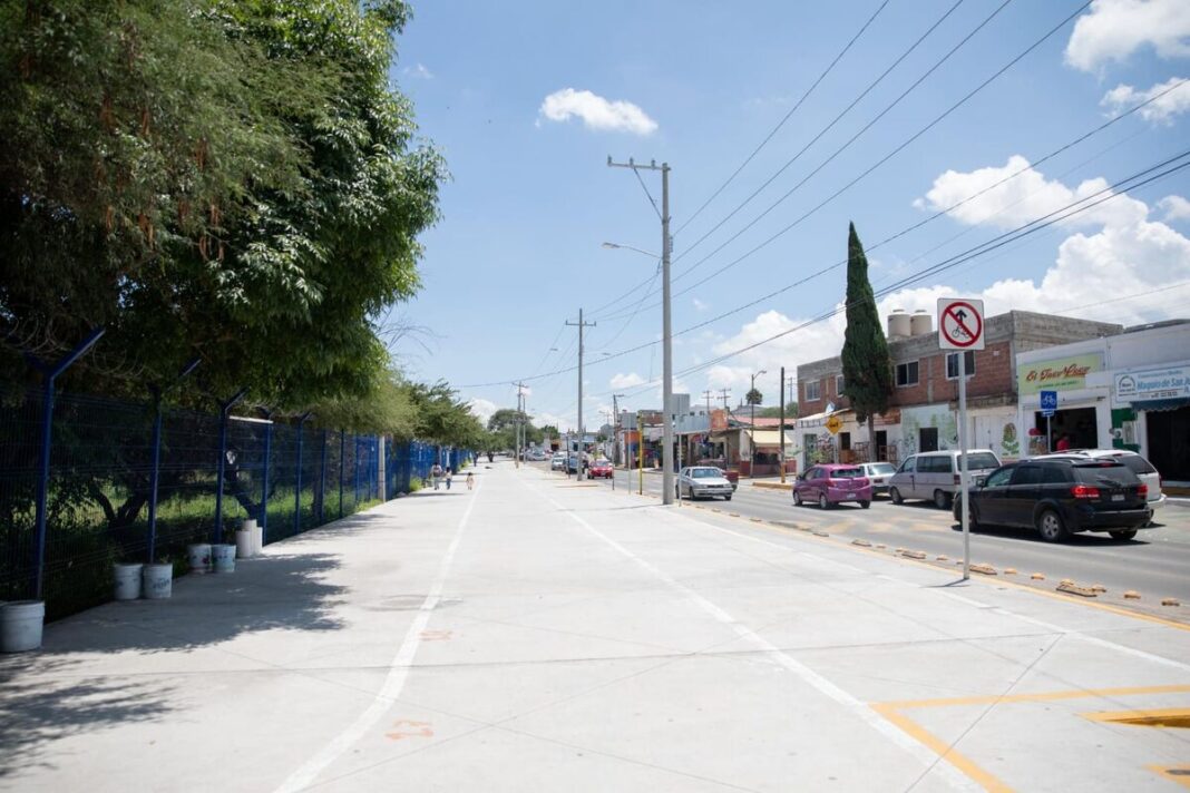 Supervisan obras en la calle Antonio “La Tota” Carbajal, SJR