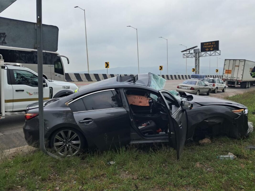 Aparatoso accidente deja como saldo tres personas lesionadas en la México–Querétaro, SJR Aparatoso accidente deja como saldo tres personas lesionadas en la México–Querétaro, SJR