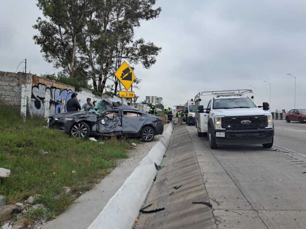 Aparatoso accidente deja como saldo tres personas lesionadas en autopista México–Querétaro, SJR 1 Aparatoso accidente deja como saldo tres personas lesionadas en la México–Querétaro, SJR