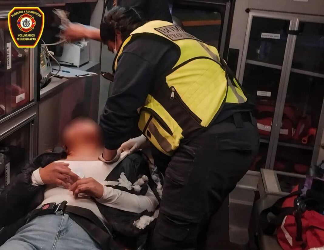 Atienden cuerpos de emergencia accidente en la carretera San Juan del Río–Xilitla