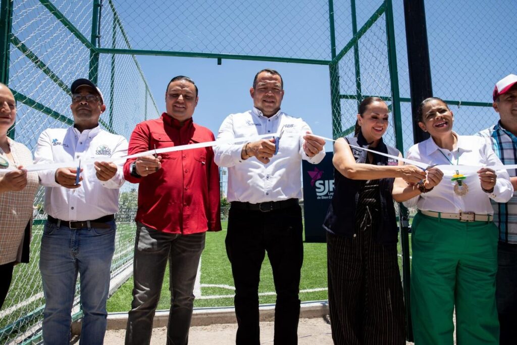 Autoridades de los tres niveles de gobierno inauguran 2 canchas de futbol del Mundial Social 2026 en San Juan del Río