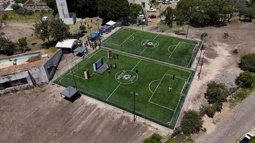 Autoridades de los tres niveles de gobierno inauguran 2 canchas de futbol del Mundial Social 2026 en San Juan del Río