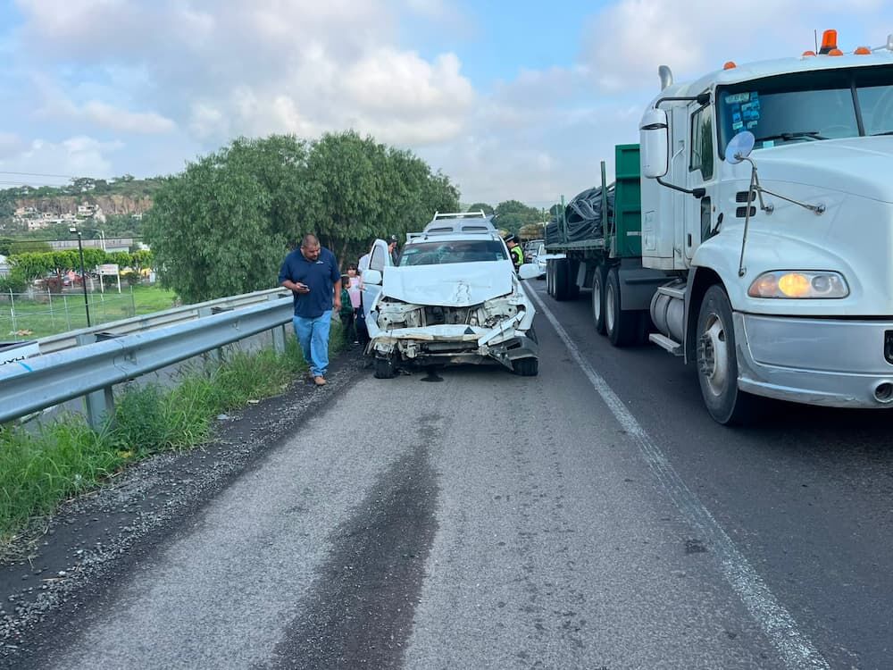 Dos lesionadas tras choque por alcance en la autopista México–Querétaro 1 Dos lesionadas tras choque por alcance en la autopista México–Querétaro