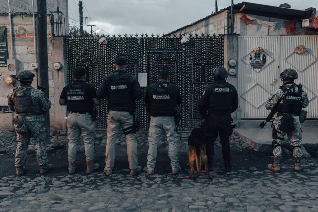 Ejecutan 10 cateos simultáneos en San Juan del Río; siete personas fueron detenidas