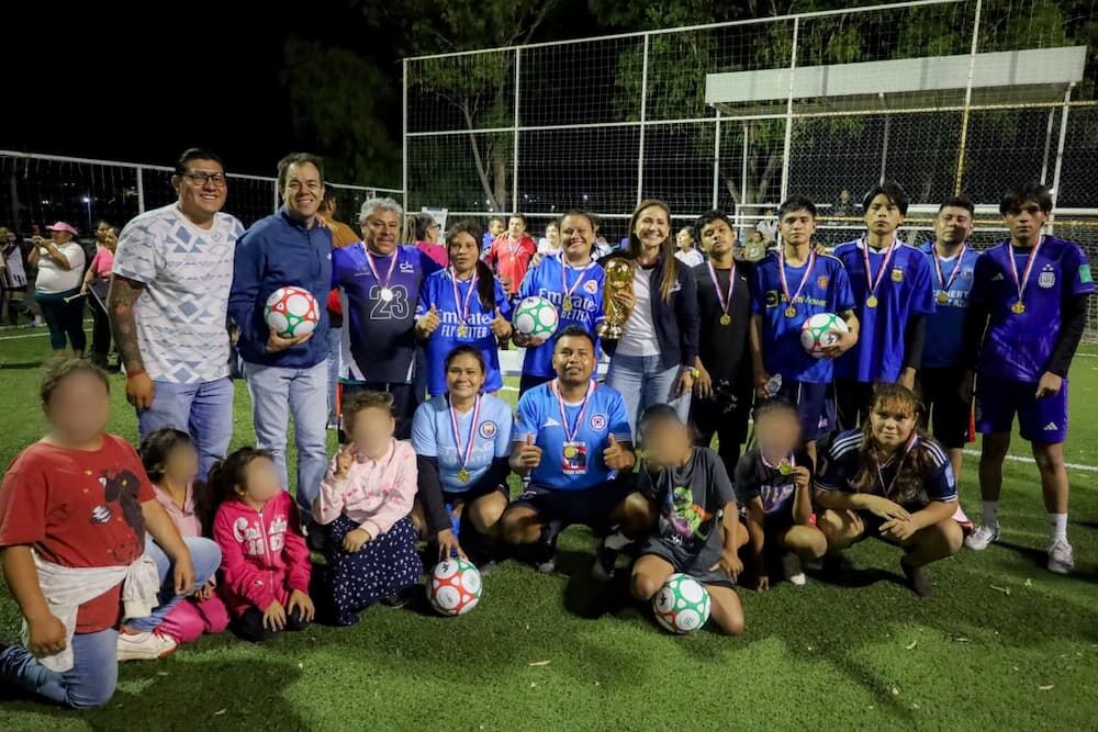 Encabeza Sonia Rocha la clausura del Cuadrangular de Futbol Aquí Contigo en Colón Encabeza Sonia Rocha la clausura del Cuadrangular de Futbol Aquí Contigo en Colón