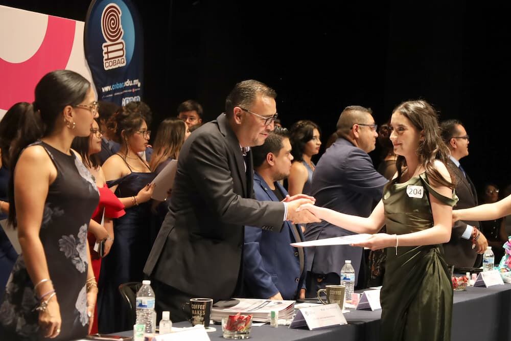 Más de 10 mil estudiantes concluyen sus estudios en COBAQ Más de 10 mil estudiantes concluyen sus estudios en COBAQ