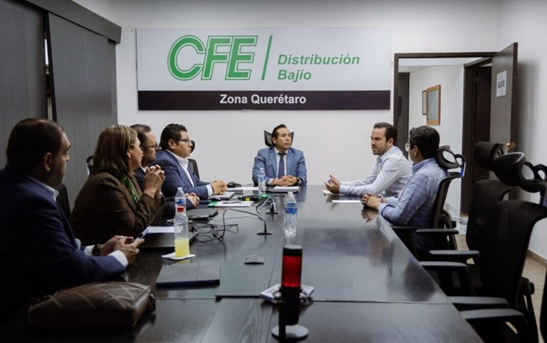 Mauricio Cárdenas impulsa mesa de trabajo con CFE para atender inquietudes ciudadanas Mauricio Cárdenas impulsa mesa de trabajo con CFE para atender inquietudes ciudadanas