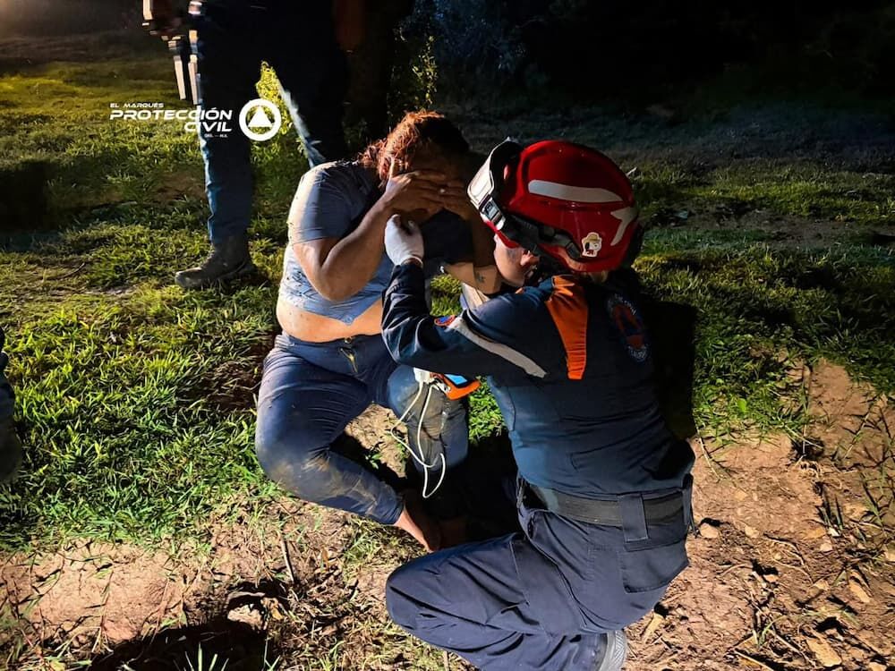 Vehículo cae a la presa El Carmen; dos personas resultan ilesas Vehículo cae a la presa El Carmen; dos personas resultan ilesas