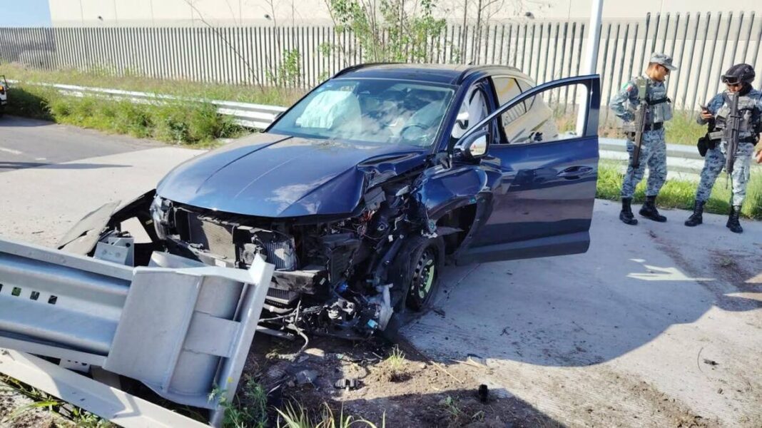 Choque contra barra de contención provoca afectaciones viales en la autopista México-Querétaro Choque contra barra de contención provoca afectaciones viales en la autopista México-Querétaro
