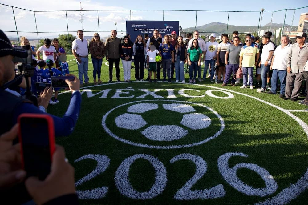 Autoridades municipales, estatales y federales entregan cancha de futbol 5 en el parque Las Haciendas 6 Autoridades municipales, estatales y federales entregan cancha de futbol 5 en el parque Las Haciendas 6