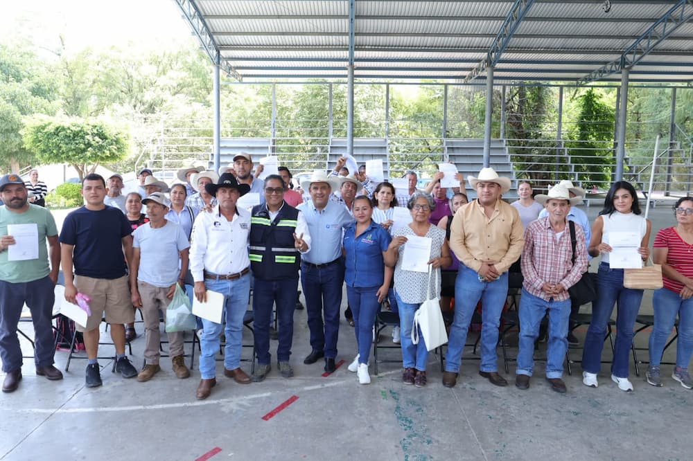 Entrega SEDEA oficios de autorización al campo serrano Entrega SEDEA oficios de autorización al campo serrano
