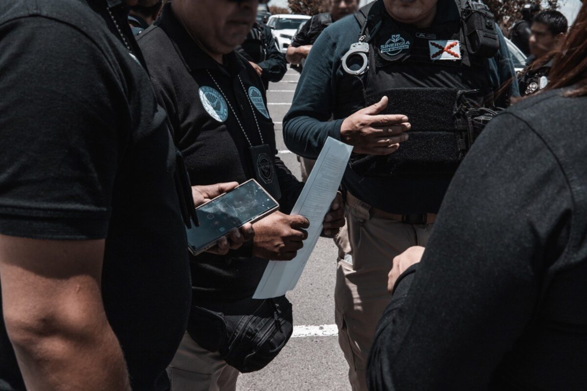 Cateos dejan dos detenidos y aseguran armas, narcótico y una importante cantidad de efectivo 1 FGE