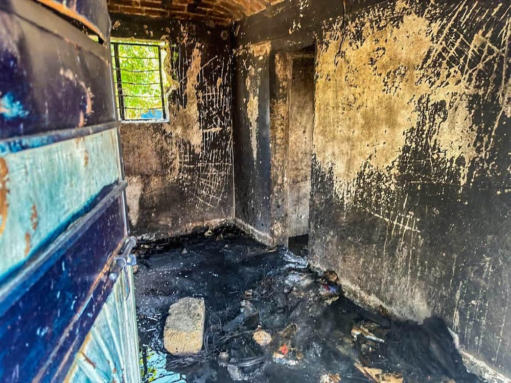 Incendio en vivienda abandonada moviliza a cuerpos de emergencia en Loma Linda, SJR Incendio en vivienda abandonada moviliza a cuerpos de emergencia en Loma Linda, SJR