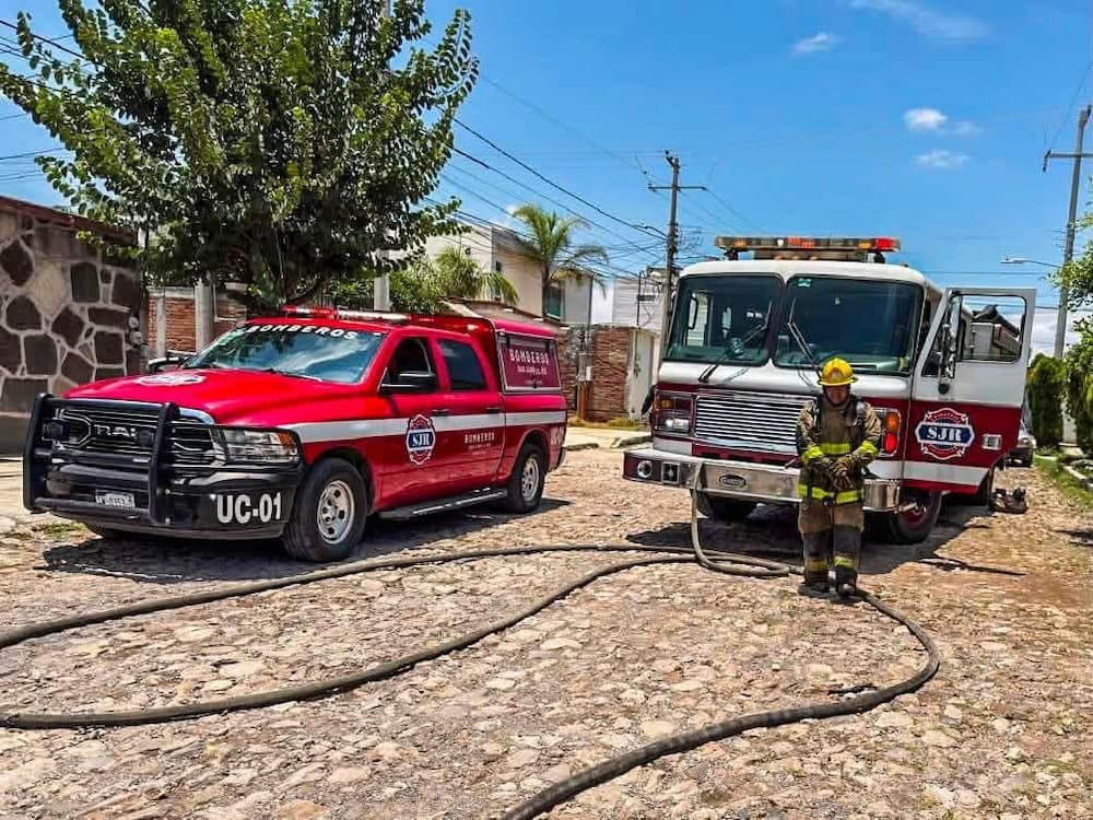 Incendio en vivienda abandonada moviliza a cuerpos de emergencia en Loma Linda, SJR 1 Incendio en vivienda abandonada moviliza a cuerpos de emergencia en Loma Linda SJR1