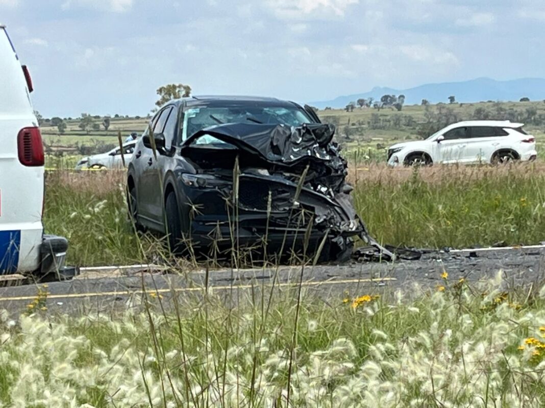 Mortal accidente deja como saldo una persona fallecida y cuatro lesionados en la carretera estatal 300 Mortal accidente deja como saldo una persona fallecida y cuatro lesionados en la carretera estatal 300