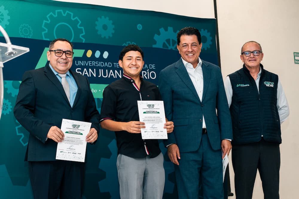 Reciben estudiantes de la UT San Juan reconocimientos SAP Reciben estudiantes de la UT San Juan reconocimientos SAP