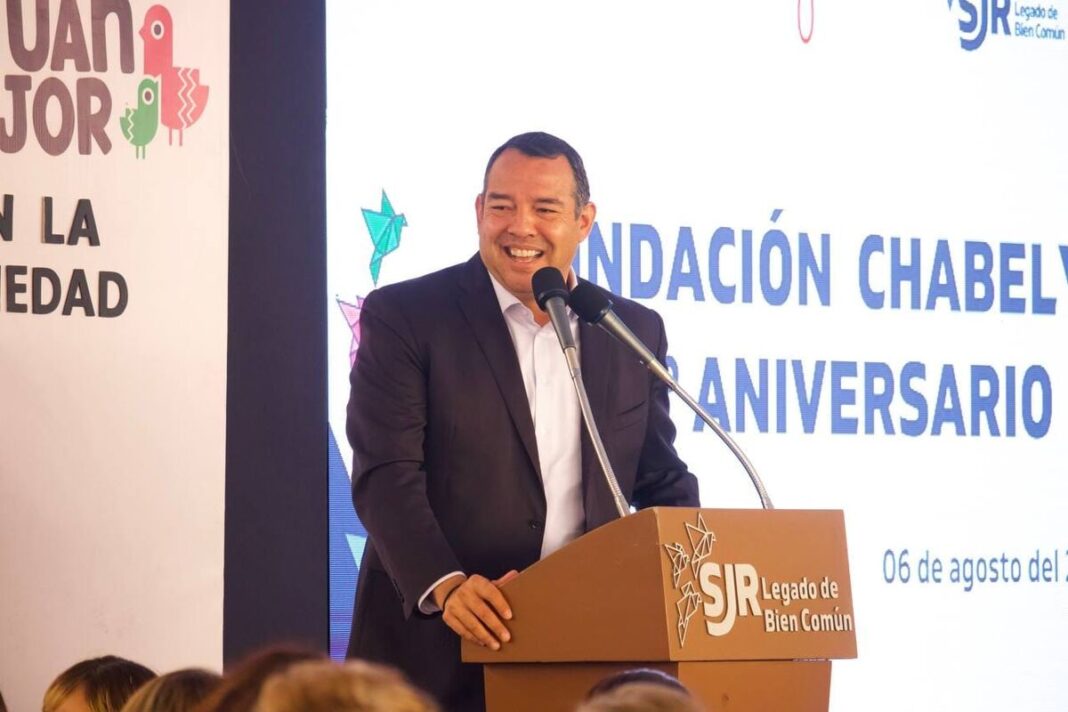 Roberto Cabrera asiste a ceremonia por el 9º Aniversario de Fundación Chabely e Informe de Actividades Roberto Cabrera asiste a ceremonia por el 9º Aniversario de Fundación Chabely e Informe de Actividades
