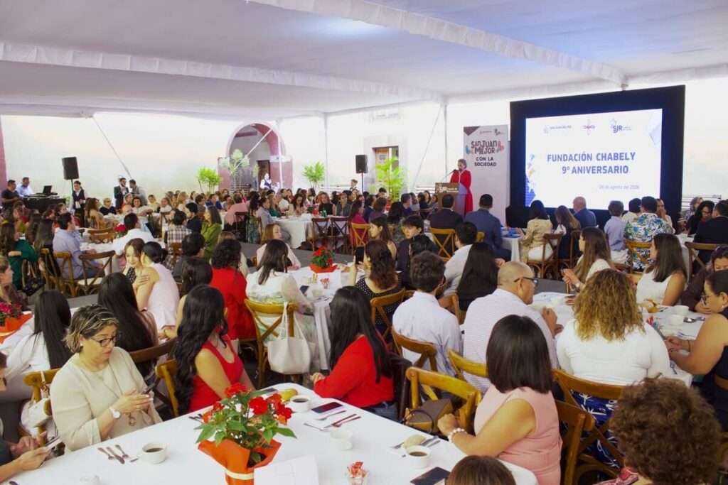 Roberto Cabrera asiste a ceremonia por el 9º Aniversario de Fundación Chabely e Informe de Actividades 1 Roberto Cabrera asiste a ceremonia por el 9º Aniversario de Fundación Chabely e Informe de Actividades