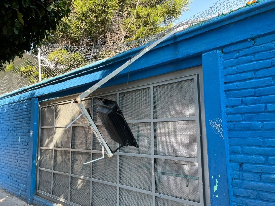 Vandalizan luminaria de secundaria Antonio Caso en pleno centro de San Juan del Río Vandalizan luminaria de secundaria Antonio Caso en pleno centro de San Juan del Río