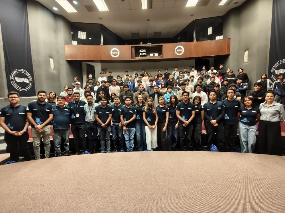 Abanderan a equipo de la UPQ para la BAJA SAE en Ohio Abanderan a equipo de la UPQ para la BAJA SAE en Ohio