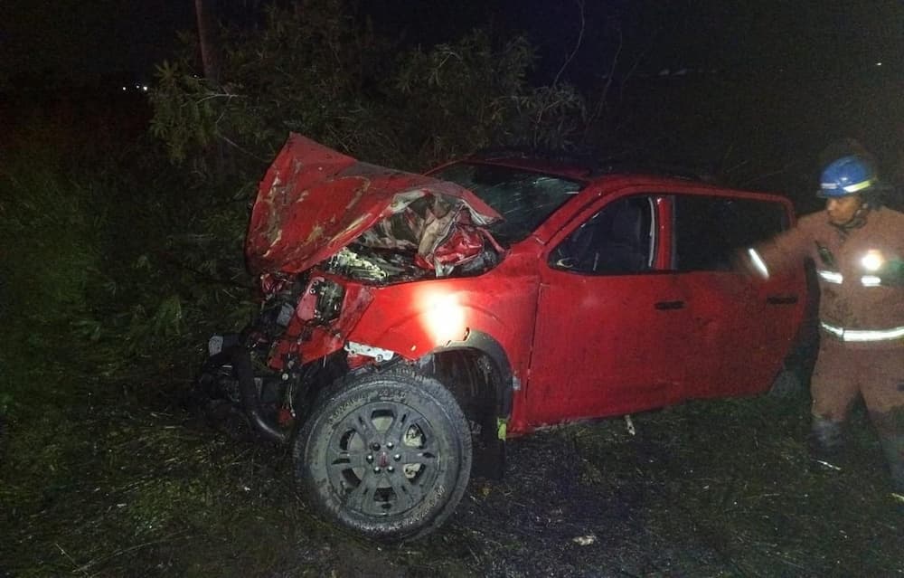 Choque por alcance en autopista México-Querétaro a la altura del Parque Industrial La Cantera 1 Choque por alcance en autopista Mexico Queretaro a la altura del Parque Industrial La Cantera1