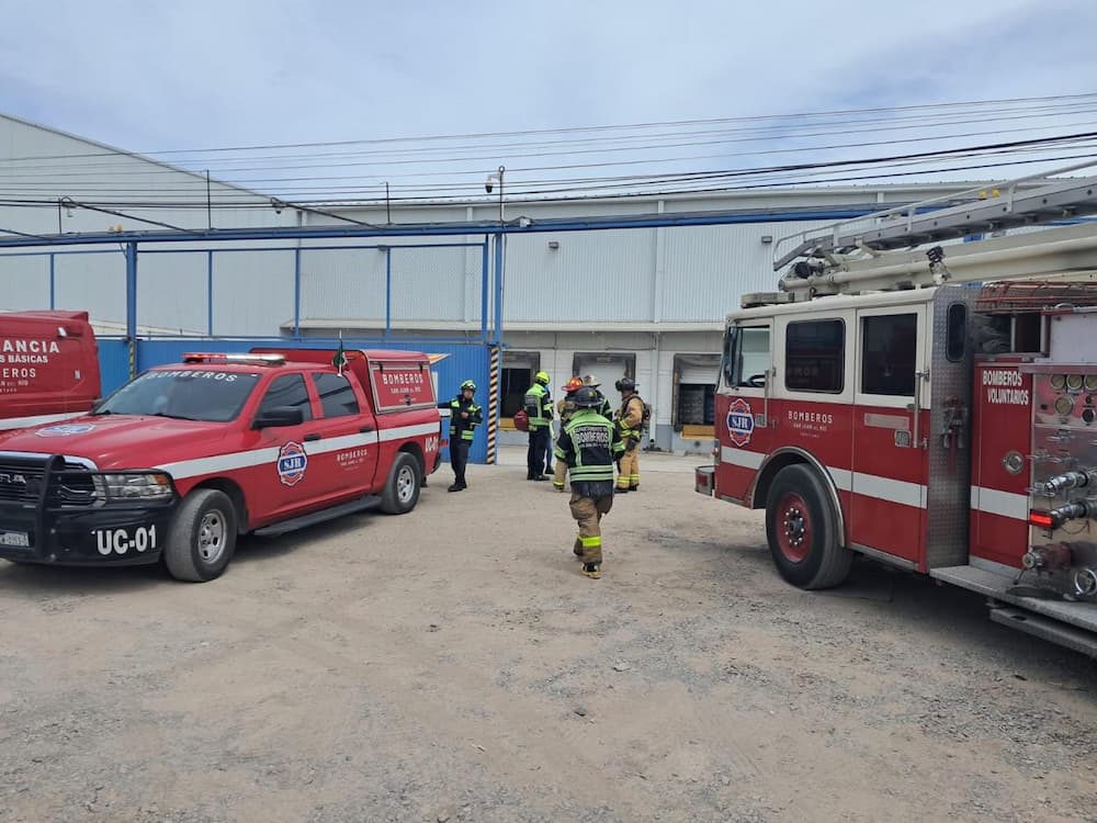 Controlan conato de incendio en empresa y evacúan a más de 600 trabajadores en San Juan del Río Controlan conato de incendio en empresa y evacúan a más de 600 trabajadores en San Juan del Río