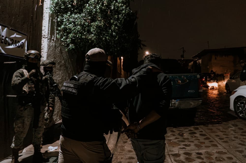 Ejecutan 4 cateos simultáneos; 4 personas detenidas y 2 inmuebles asegurados en Querétaro 2 Ejecutan 4 cateos simultaneos 4 personas detenidas y 2 inmuebles asegurados en Queretaro2