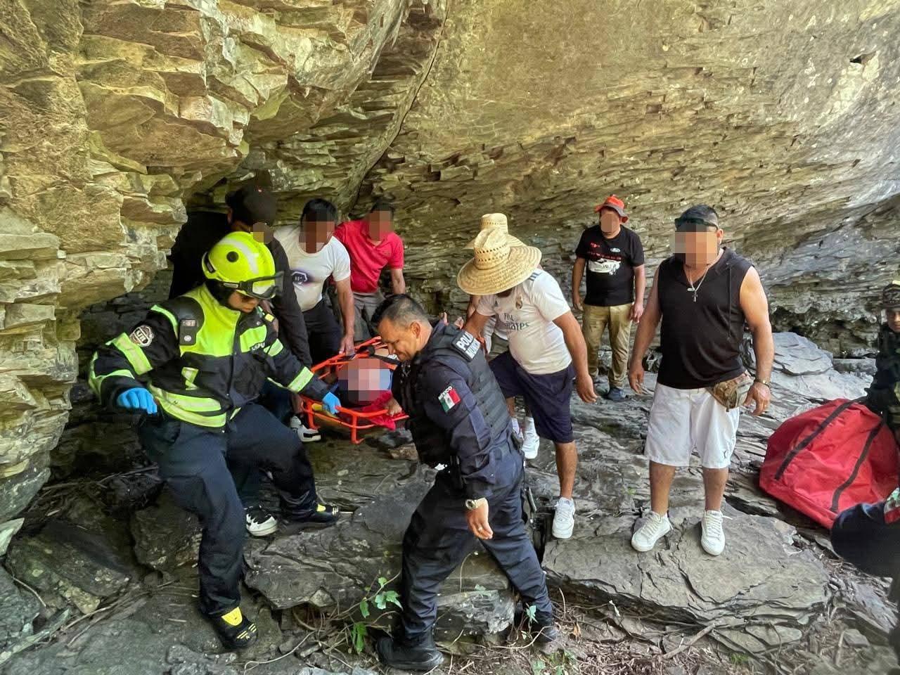Hombre grave tras lanzarse de una cascada en SJR (4) Hombre grave tras lanzarse de una cascada en SJR