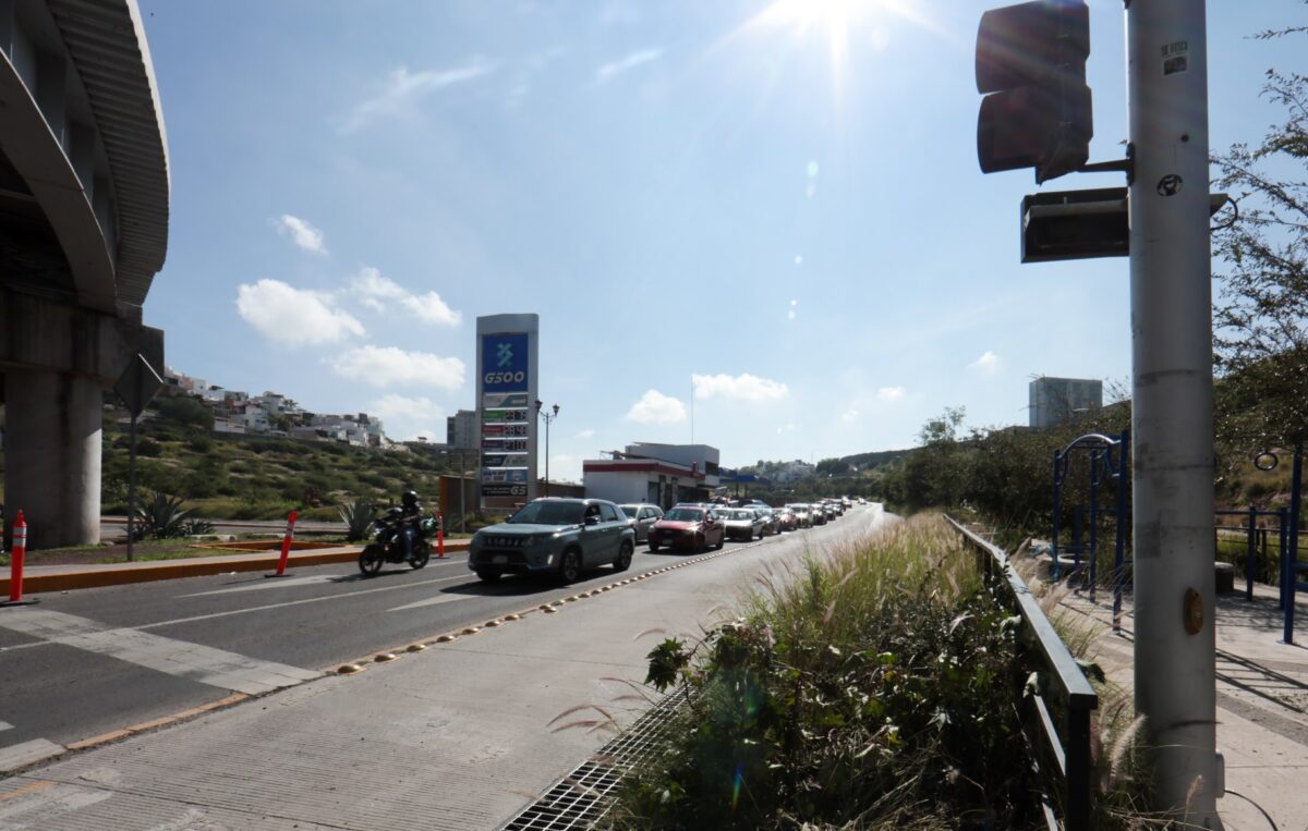 Implementan operativo vial para mejorar movilidad en Prolongación Constituyentes, municipio de Querétaro