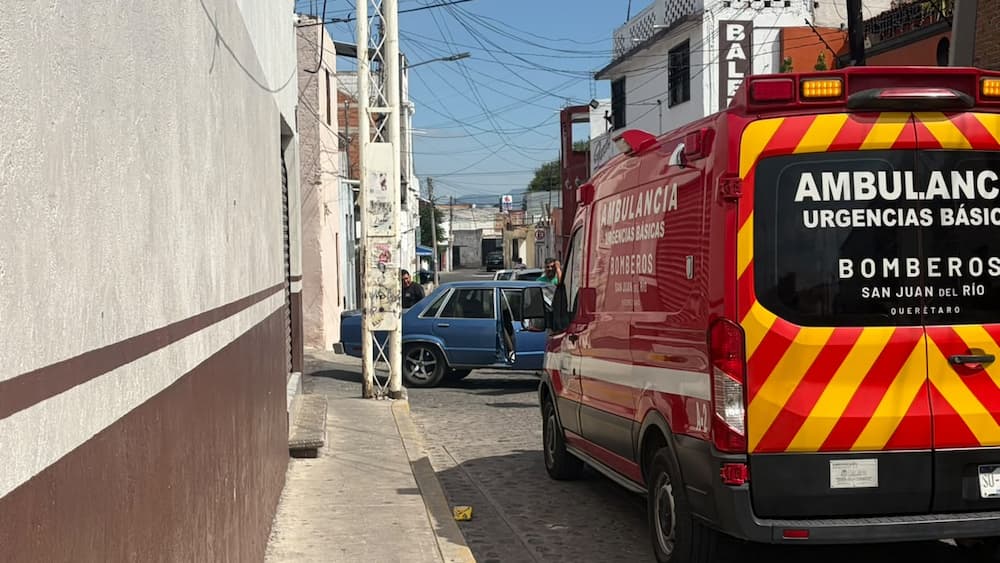 Mujer resulta lesionada tras choque contra vivienda en avenida La Palma, SJR 1 Mujer resulta lesionada tras choque contra vivienda en avenida La Palma SJR1