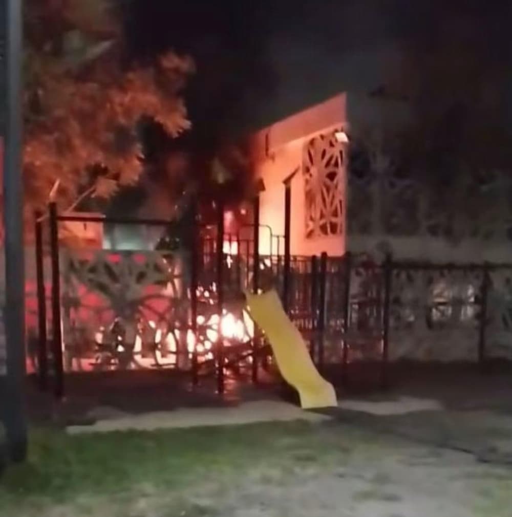 Pirotecnia habría provocado incendio en la Casa de la Cultura de Ezequiel Montes Pirotecnia habría provocado incendio en la Casa de la Cultura de Ezequiel Montes
