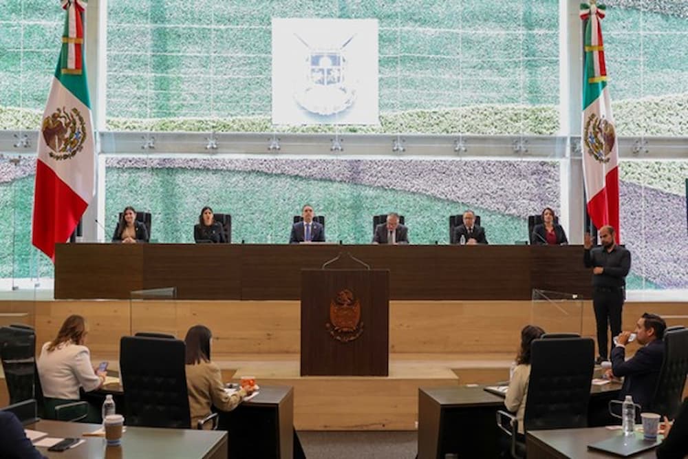 Recibe Mesa Directiva de la LXI Legislatura el V Informe de actividades del Poder Ejecutivo Recibe Mesa Directiva de la LXI Legislatura el V Informe de actividades del Poder Ejecutivo