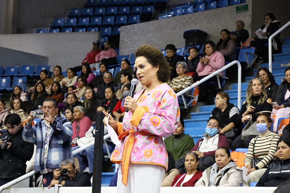 Adriana Meza participa en el 10.º Congreso de CEFIM en San Juan del Río Adriana Meza participa en el 10.º Congreso de CEFIM en San Juan del Río