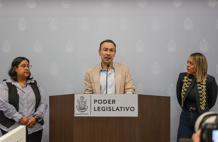 Arturo Maximiliano propone regular pirotecnia para proteger a familias, personas con autismo y otras enfermedades, así como a los animales Arturo Maximiliano propone regular pirotecnia para proteger a familias, personas con autismo y otras enfermedades, así como a los animales