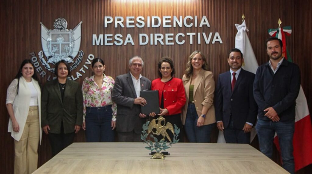 Asume diputada Adriana Elisa Meza Argaluza Presidencia de la Mesa Directiva de la LXI Legislatura Asume diputada Adriana Elisa Meza Argaluza Presidencia de la Mesa Directiva de la LXI Legislatura