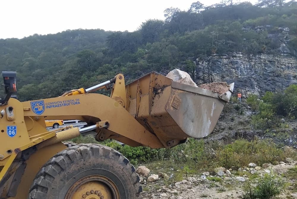 Atiende CEI contingencias en caminos de la Sierra Gorda y el semidesierto queretano Atiende CEI contingencias en caminos de la Sierra Gorda y el semidesierto queretano