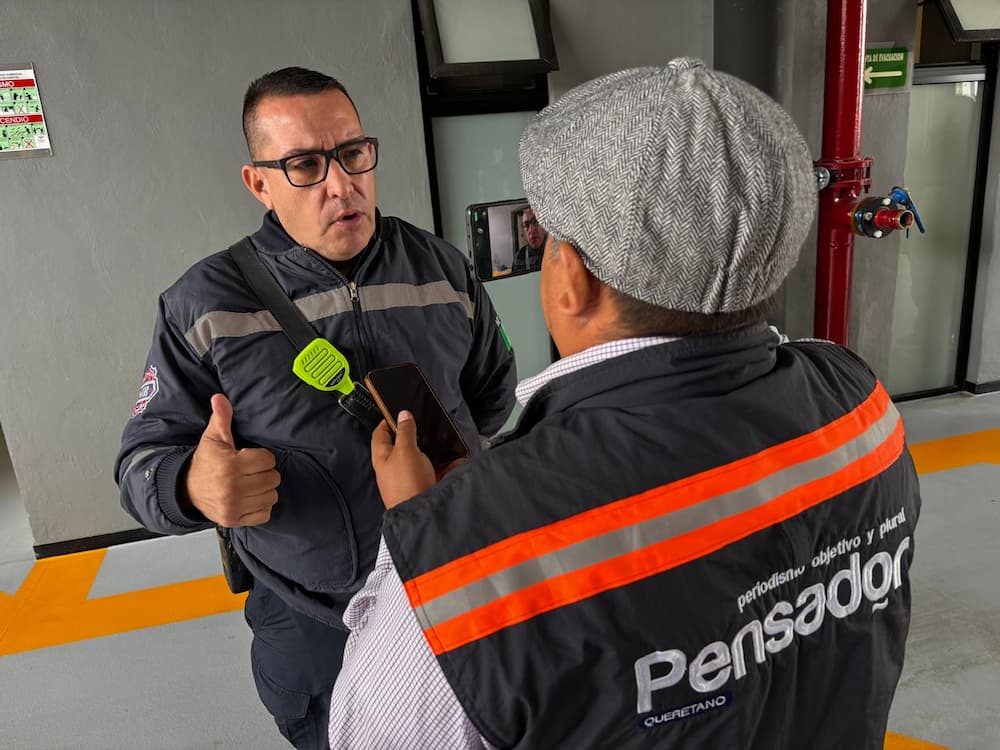 Bomberos de San Juan del Río llaman a no agredir serpientes durante temporada de lluvias Bomberos de San Juan del Río llaman a no agredir serpientes durante temporada de lluvias