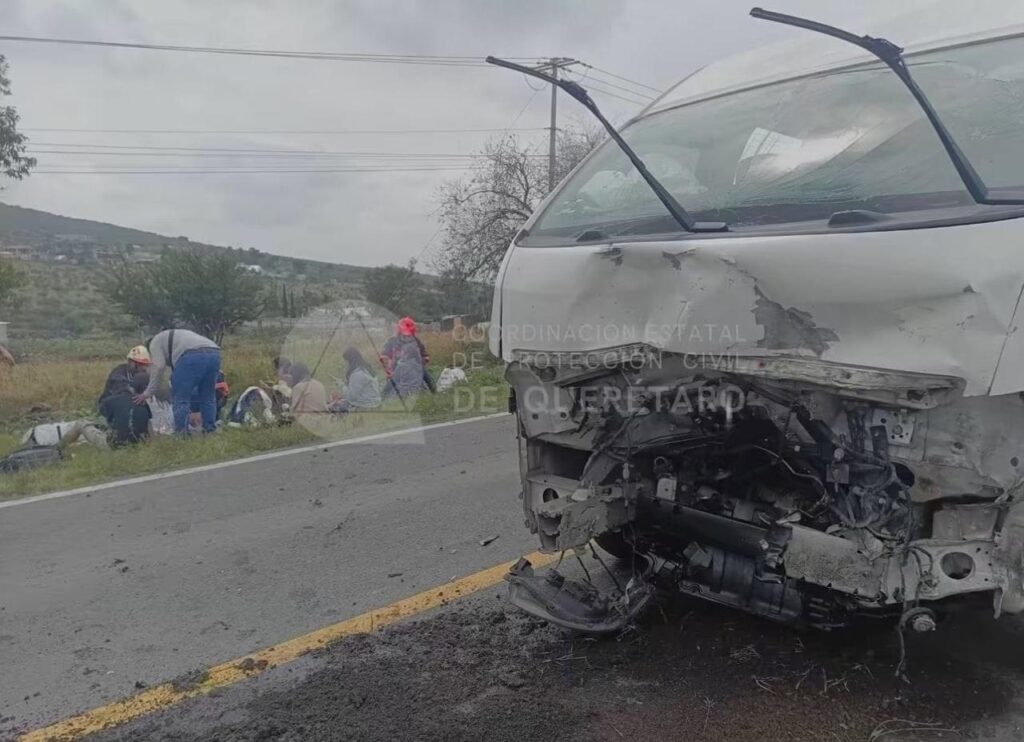 Choque frontal en la carretera 400 deja 11 personas lesionadas en El Marqués Choque frontal en la carretera 400 deja 11 personas lesionadas en El Marqués