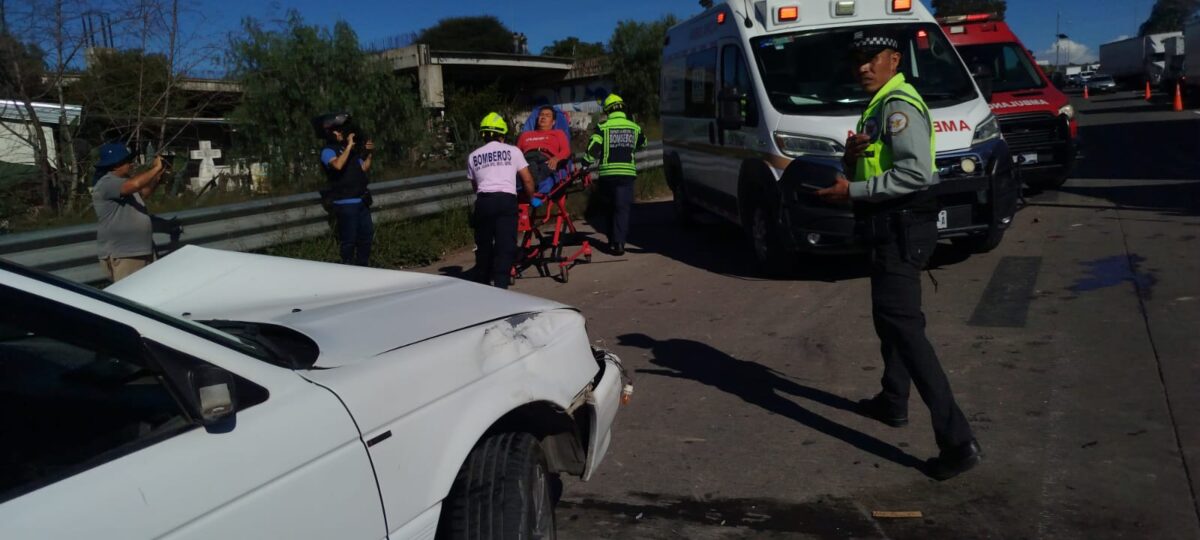 Cinco lesionados en choque múltiple con nueve vehículos involucrados en la México-Querétaro, SJR