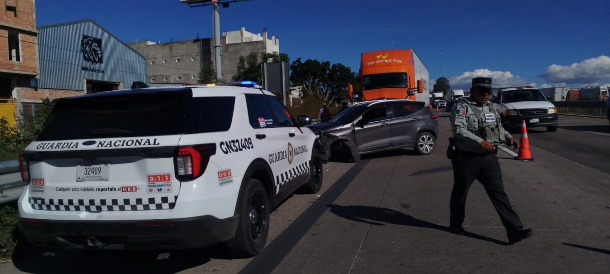 Cinco lesionados en choque múltiple con nueve vehículos involucrados en la México-Querétaro, SJR