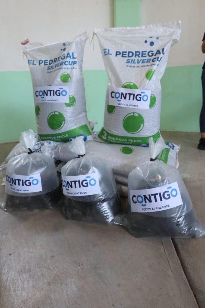 Entrega SEDEA alimento y alevines a acuicultores de la Sierra Entrega SEDEA alimento y alevines a acuicultores de la Sierra