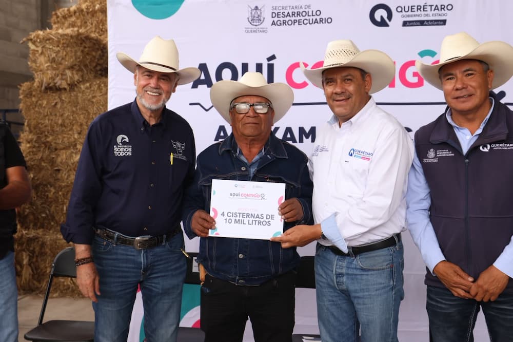 Entrega SEDEA cisternas a ganaderos de Cadereyta de Montes Entrega SEDEA cisternas a ganaderos de Cadereyta de Montes